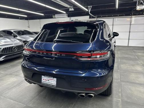 2021 Porsche Macan Base