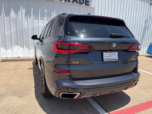 Arctic Grey Metallic 2022 BMW X5 M50i