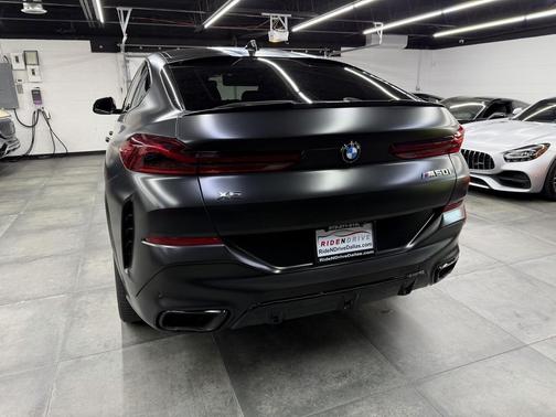 2021 BMW X6 M50i