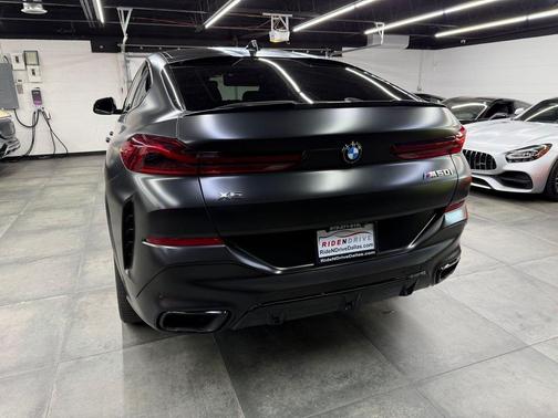 2021 BMW X6 M50i