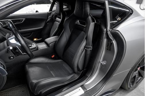 2019 Jaguar F-TYPE R