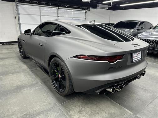 2019 Jaguar F-TYPE R