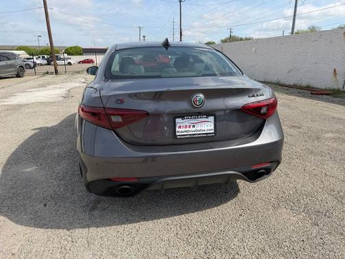 Vesuvio Gray Metallic 2020 Alfa Romeo Giulia Sport