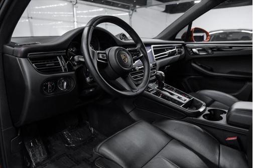2023 Porsche Macan Base
