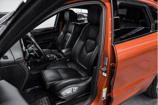 2023 Porsche Macan Base