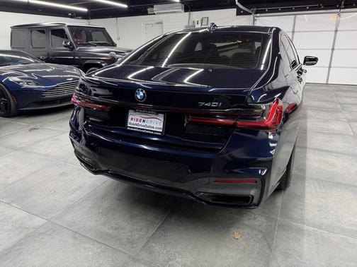 2021 BMW 740 740i