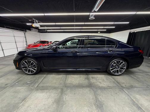 2021 BMW 740 740i