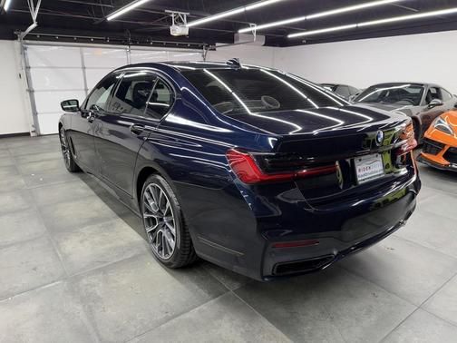 2021 BMW 740 740i