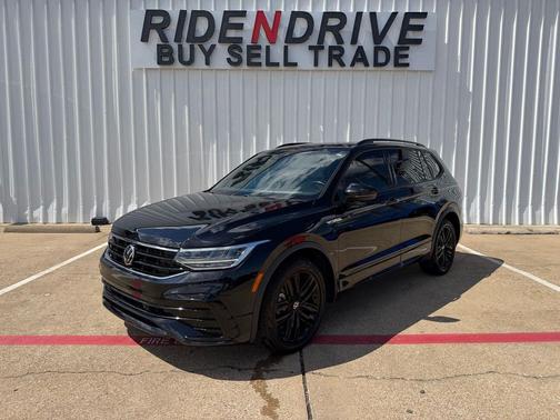 Deep Black Pearl 2022 Volkswagen Tiguan 2.0T SE R-Line Black