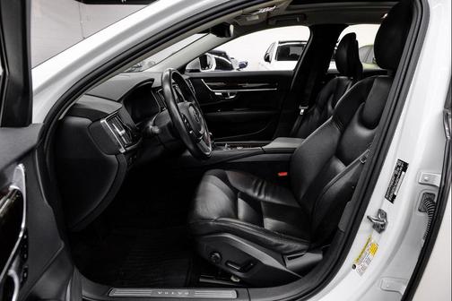 2019 Volvo S90 T6 Momentum