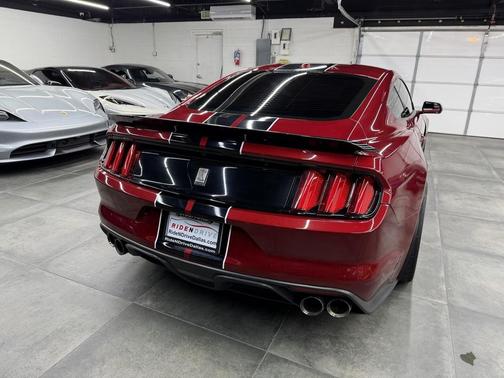 2017 Ford Shelby GT350 Base