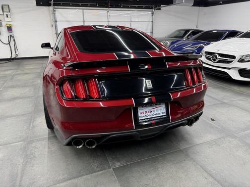 2017 Ford Shelby GT350 Base