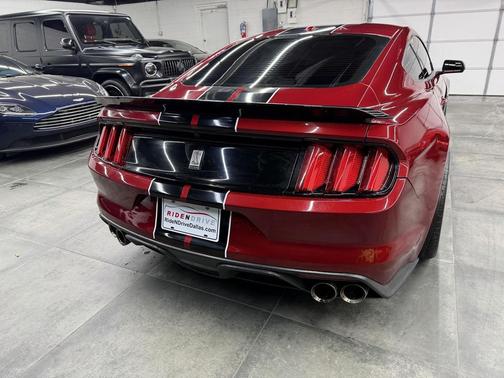 2017 Ford Shelby GT350 Base