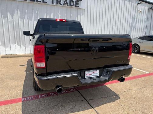 Brilliant Black Crystal Pearlcoat 2019 RAM 1500 Express
