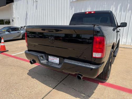 Brilliant Black Crystal Pearlcoat 2019 RAM 1500 Express