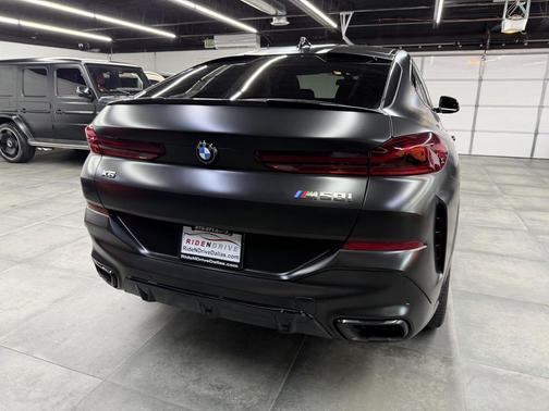 2021 BMW X6 M50i