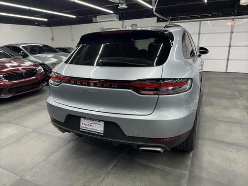 2021 Porsche Macan Base