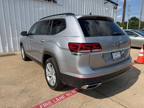 Silver Metallic 2021 Volkswagen Atlas 2.0T SE w/Technology