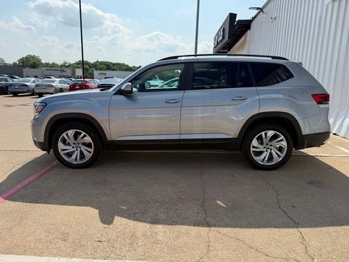 Silver Metallic 2021 Volkswagen Atlas 2.0T SE w/Technology