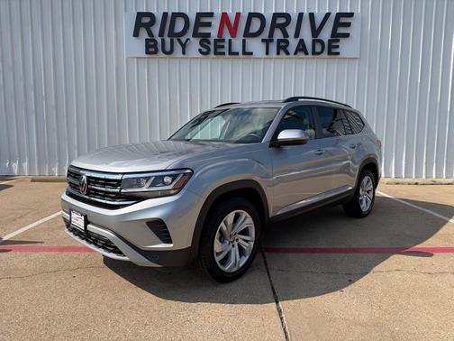 Silver Metallic 2021 Volkswagen Atlas 2.0T SE w/Technology