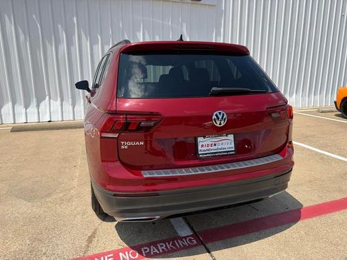Cardinal Red Metallic 2019 Volkswagen Tiguan 2.0T SE