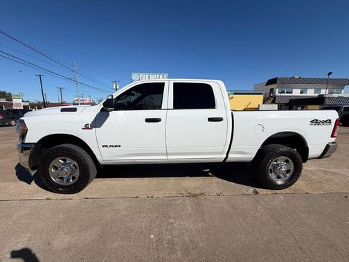 Bright White Clearcoat 2022 RAM 2500 Tradesman Crew Cab 4x4 6'4' Box
