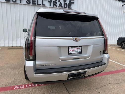Radiant Silver Metallic 2018 Cadillac Escalade ESV Luxury