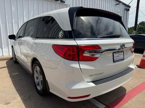 White Diamond Pearl 2018 Honda Odyssey EX-L
