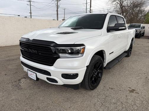 Ivory White Tri-Coat Pearlcoat 2021 RAM 1500 Laramie