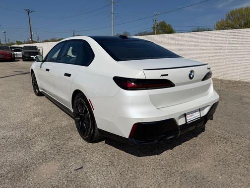 Mineral White Metallic 2023 BMW 740 i