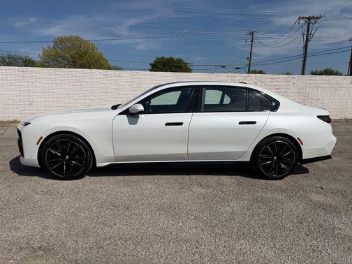 Mineral White Metallic 2023 BMW 740 i