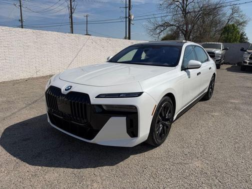 Mineral White Metallic 2023 BMW 740 i