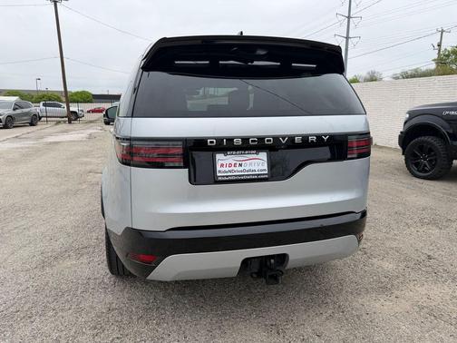 Hakuba Silver Metallic 2024 Land Rover Discovery P360 Metropolitan Edition