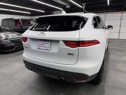2019 Jaguar F-PACE 25t Premium