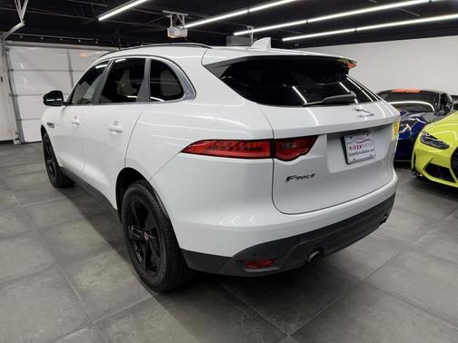 2019 Jaguar F-PACE 25t Premium