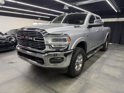 2019 RAM 2500 Laramie Crew Cab 4x4 6'4' Box