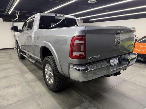2019 RAM 2500 Laramie Crew Cab 4x4 6'4' Box