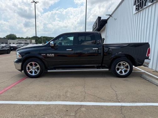 Brilliant Black Crystal Pearlcoat 2016 RAM 1500 Laramie