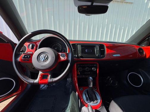 Habanero Orange Metallic/Black Roof 2019 Volkswagen Beetle 2.0T SE