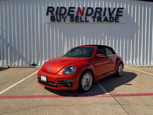 Habanero Orange Metallic/Black Roof 2019 Volkswagen Beetle 2.0T SE