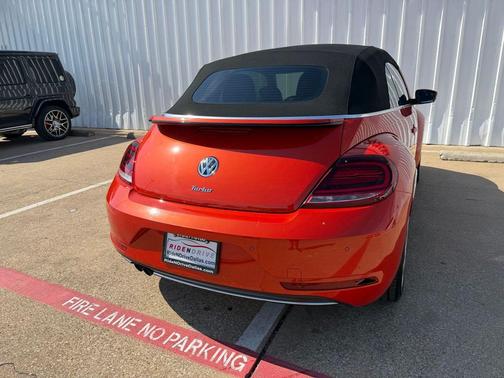 Habanero Orange Metallic/Black Roof 2019 Volkswagen Beetle 2.0T SE