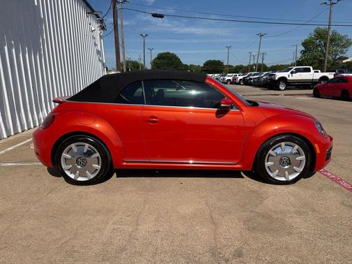 Habanero Orange Metallic/Black Roof 2019 Volkswagen Beetle 2.0T SE