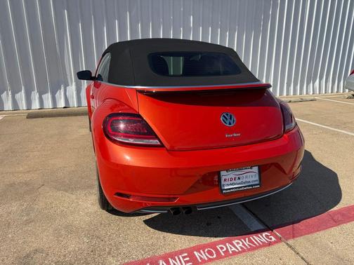 Habanero Orange Metallic/Black Roof 2019 Volkswagen Beetle 2.0T SE
