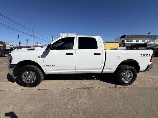 2022 RAM 2500 Tradesman Crew Cab 4x4 6'4' Box