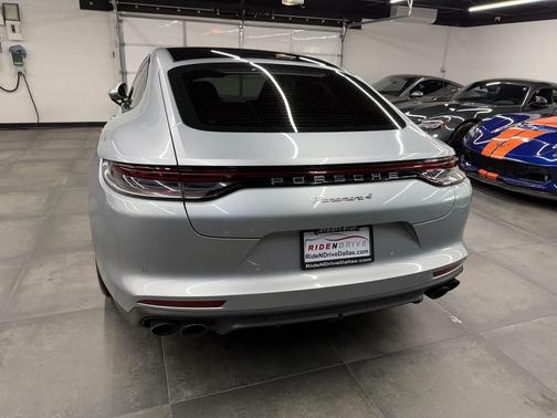 2021 Porsche Panamera 4