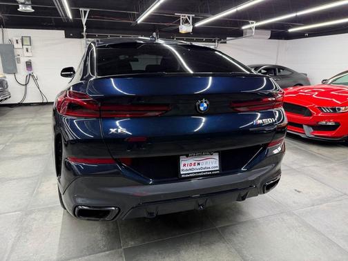 2021 BMW X6 M50i