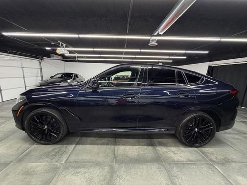 2021 BMW X6 M50i