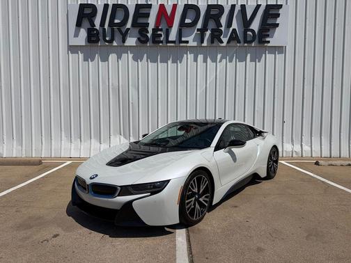 Crystal White Pearl Metallic w/Frozen Gray Accent 2019 BMW i8 Base