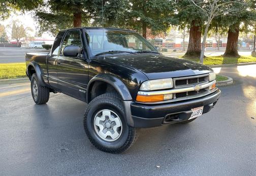 2003 Chevrolet S-10 Base
