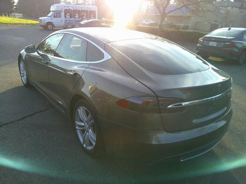 2015 Tesla Model S 85